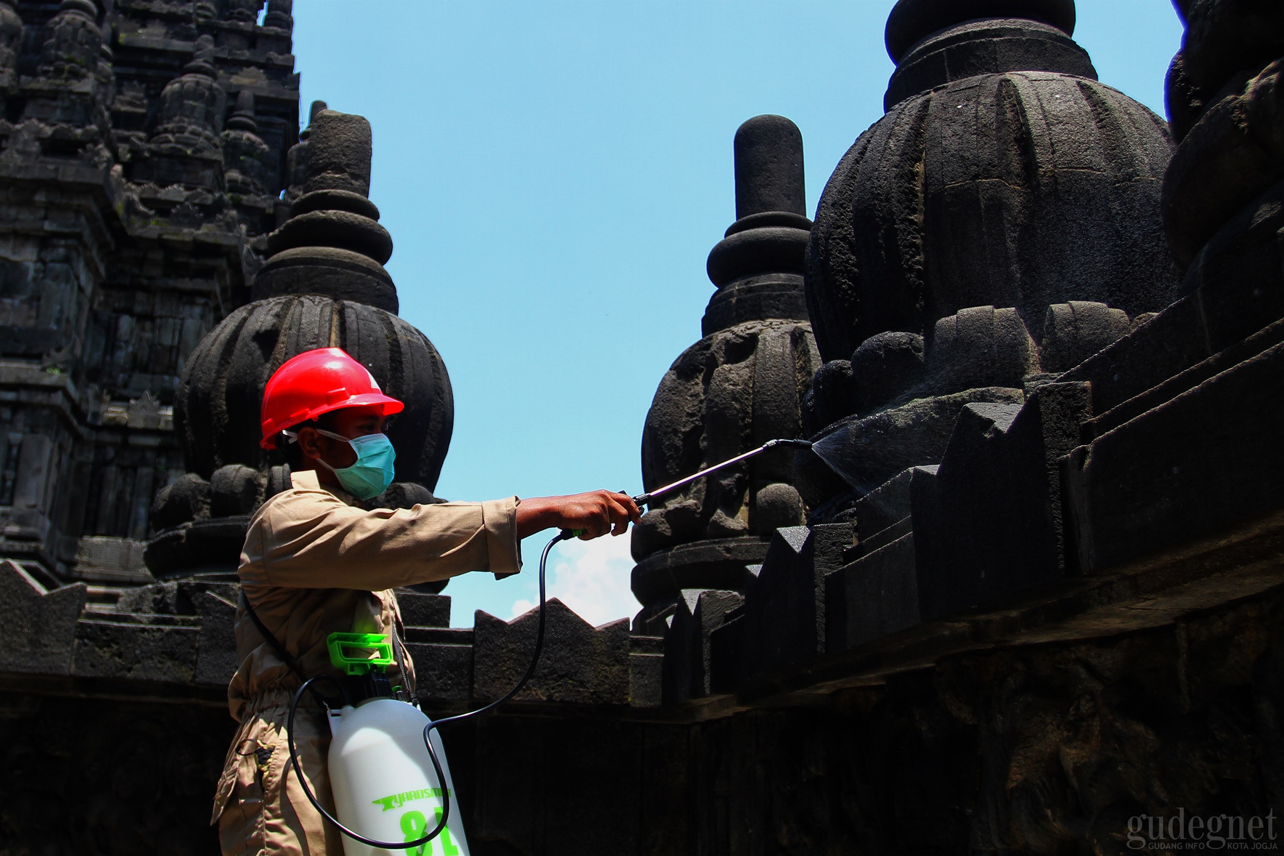 Cegah Corona, Candi Prambanan Disemprot Desinfektan