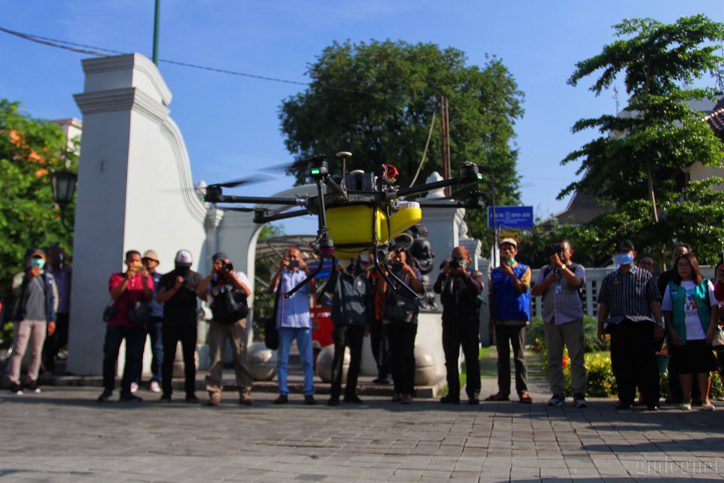 Gunakan Drone, Pemda DIY Semprot Desinfektan di Malioboro