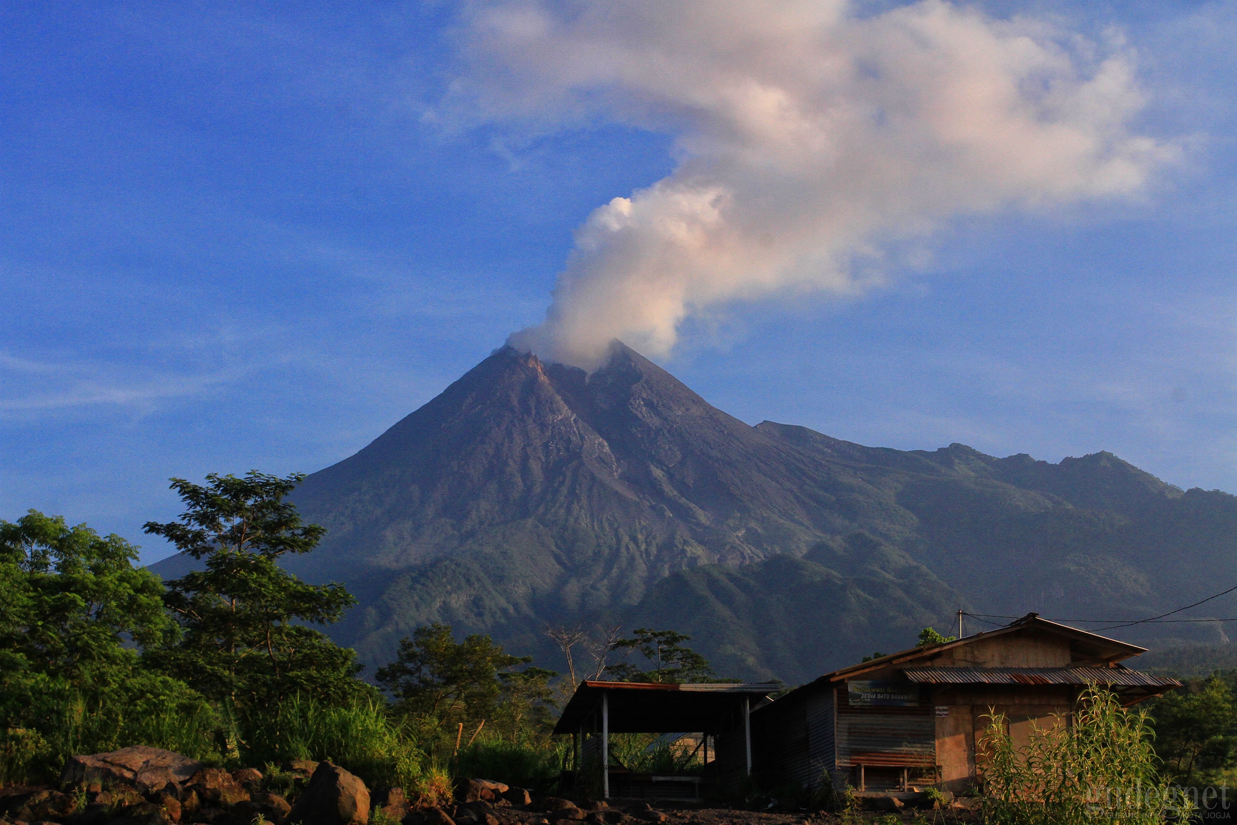 Kamis Sore Merapi Erupsi, Tinggi Kolom 3 Km