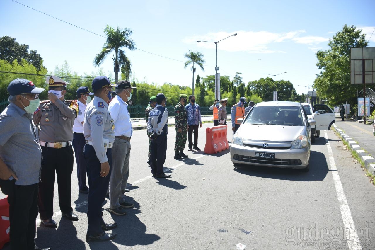 Pantauan Pos Perbatasan: Perbatasan Magelang Terkendali, Perbatasan Prambanan Sediakan Rapid Test