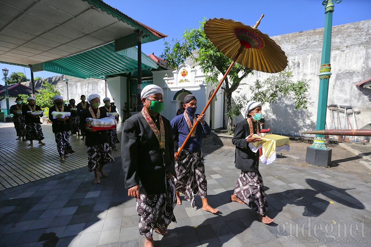 Idulfitri 1441 H: Keraton Bagikan 2.700 Ubarampe kepada Abdi Dalem