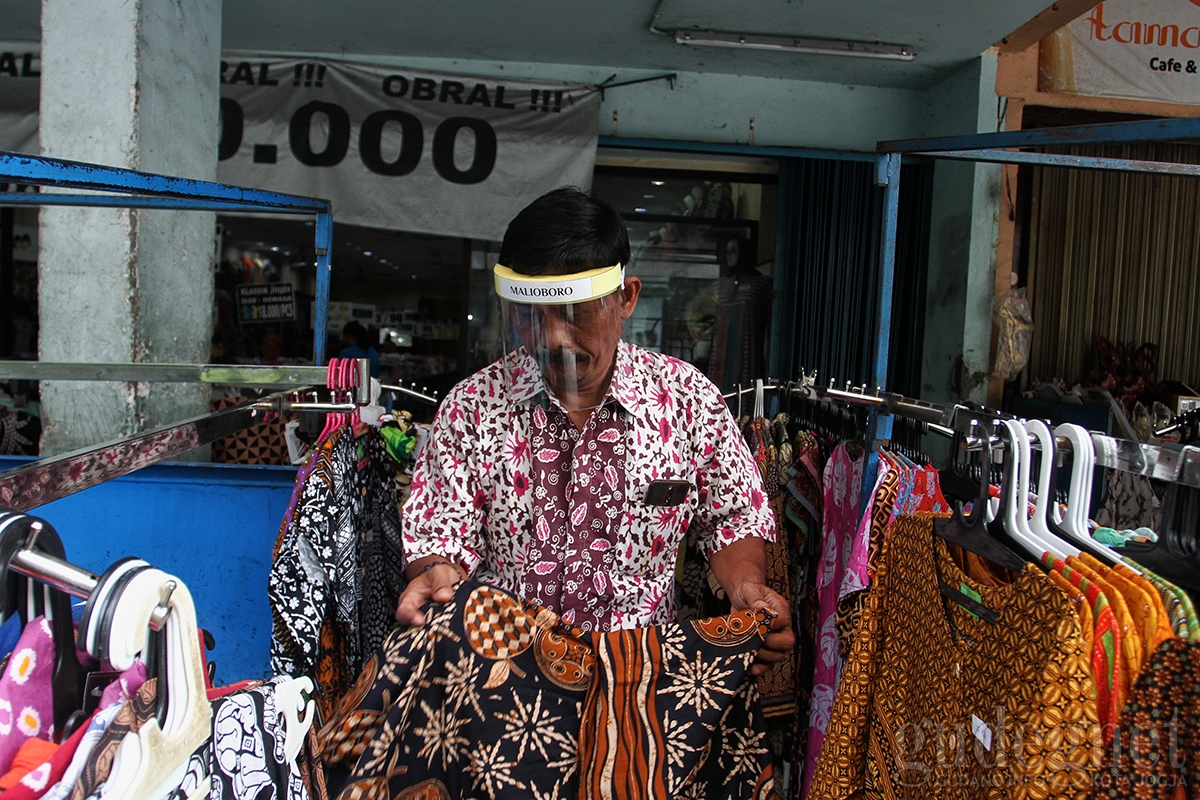 Gunakan Face Shield PKL Malioboro Mulai Buka Lapak