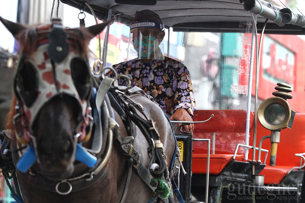 Siap New Normal, Kusir Andong Wisata Malioboro Pakai Face Shield