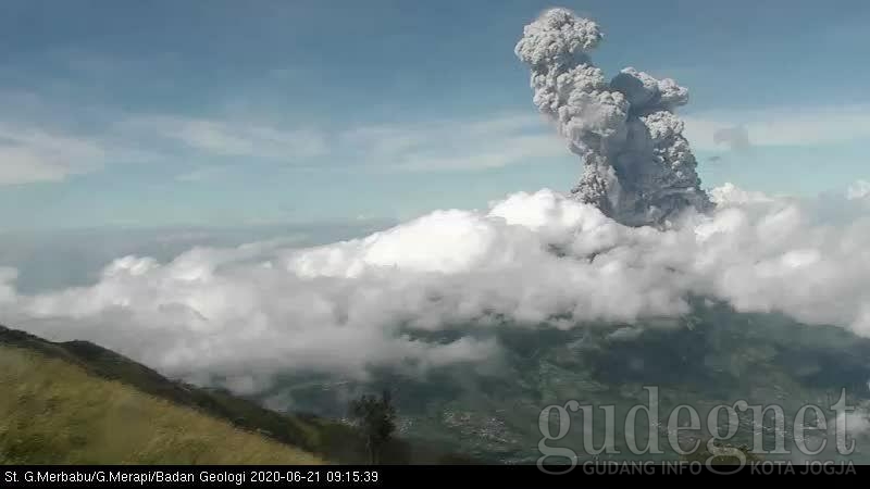 Merapi Meletus Dua Kali