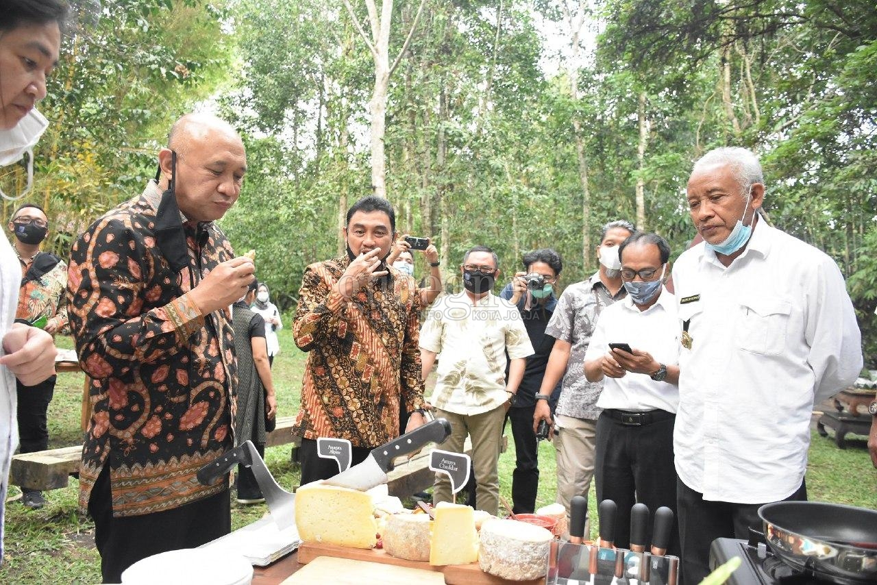 Mazaraat Cheese Produksi Sleman Disebut Menkop dan UKM Tidak Kalah dengan Keju Impor