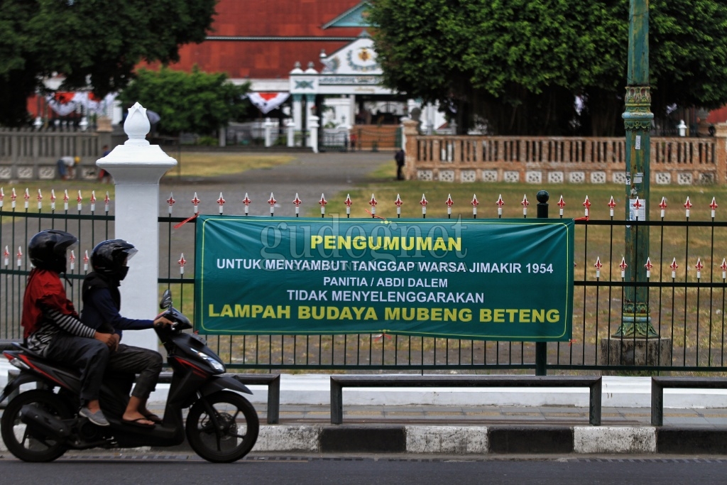 Keraton Meniadakan Tradisi Lampah Budaya Mubeng Beteng 1 Suro Yogya ...