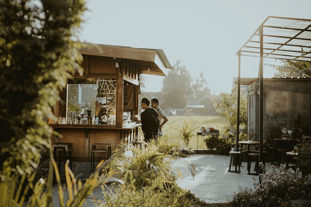 Mountain Merch: Kedai Kopi, Toko Pakaian, dan Suasana Alam