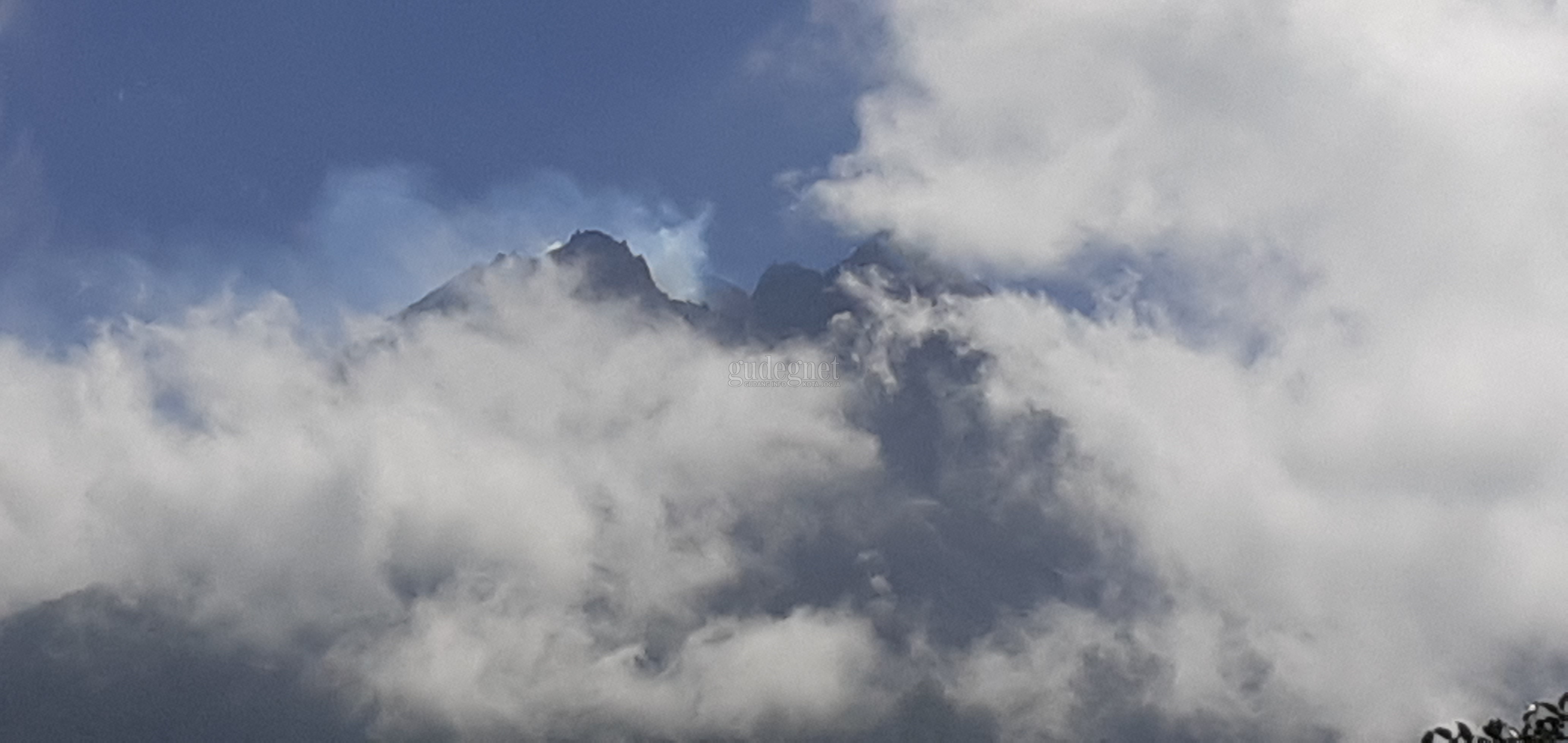 Merapi Alami 40 Kali Gempa Guguran Sepanjang Minggu