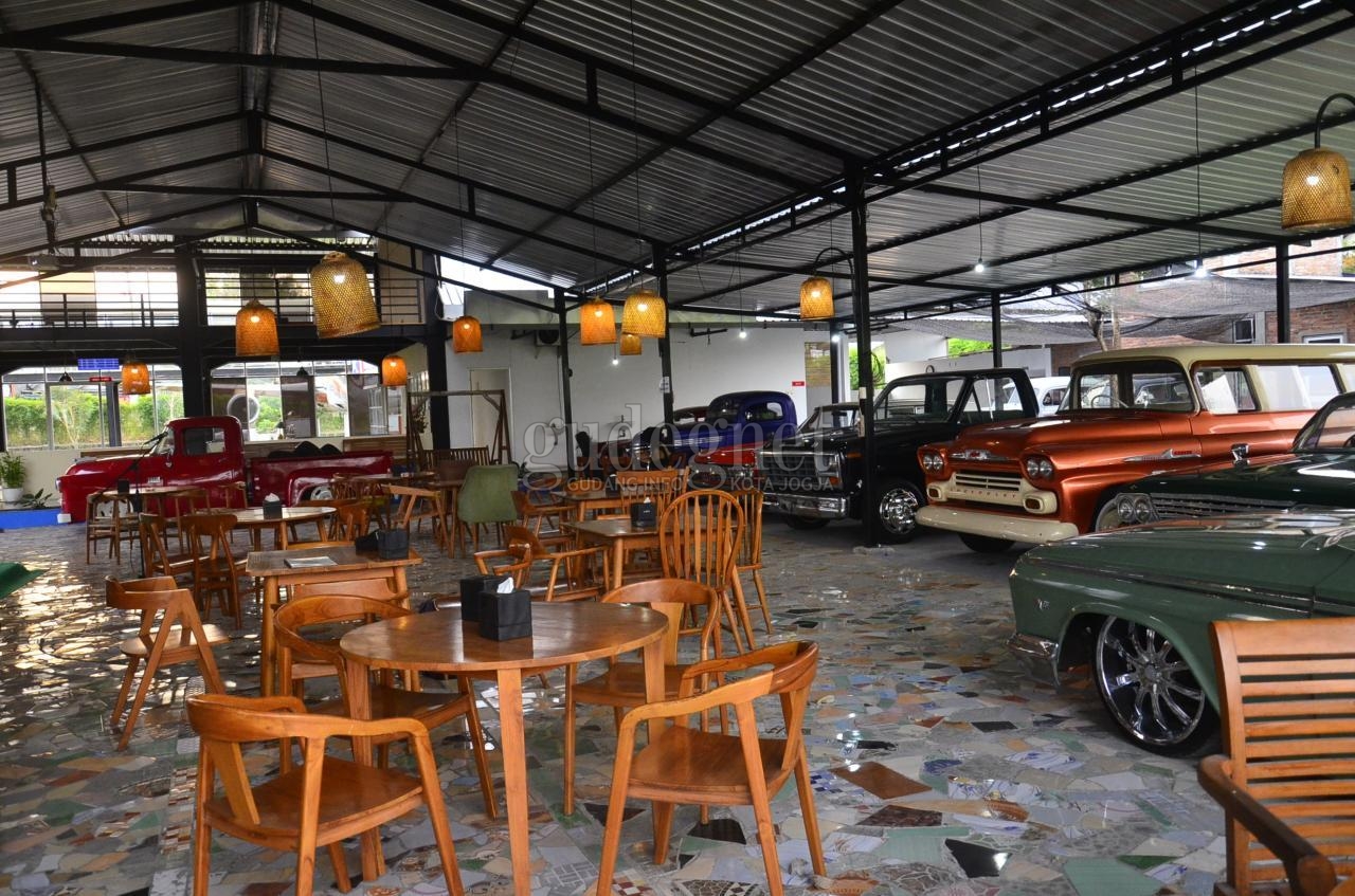 Classic Coffee, Ngopi di Tengah Mobil-mobil Antik