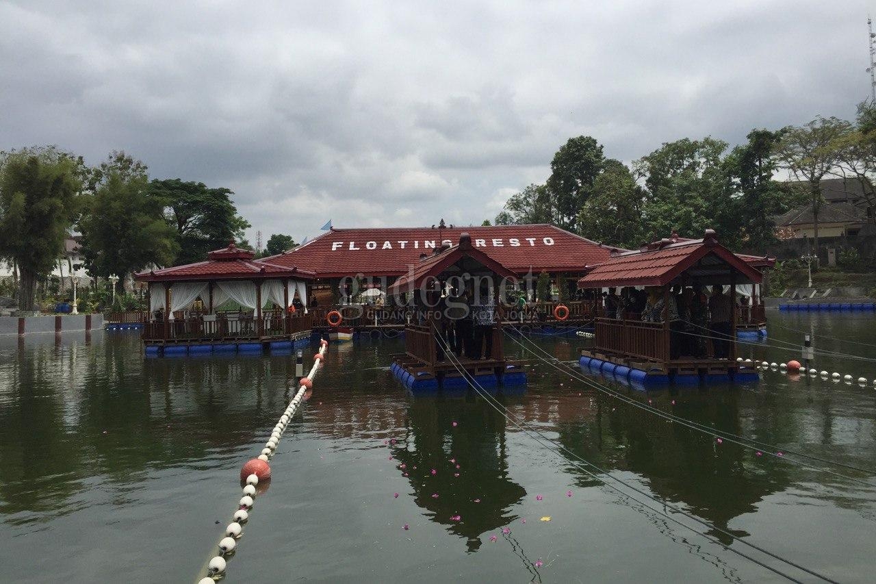 Floating Resto, Paduan Wisata Air dan Seafood Khas Nusantara