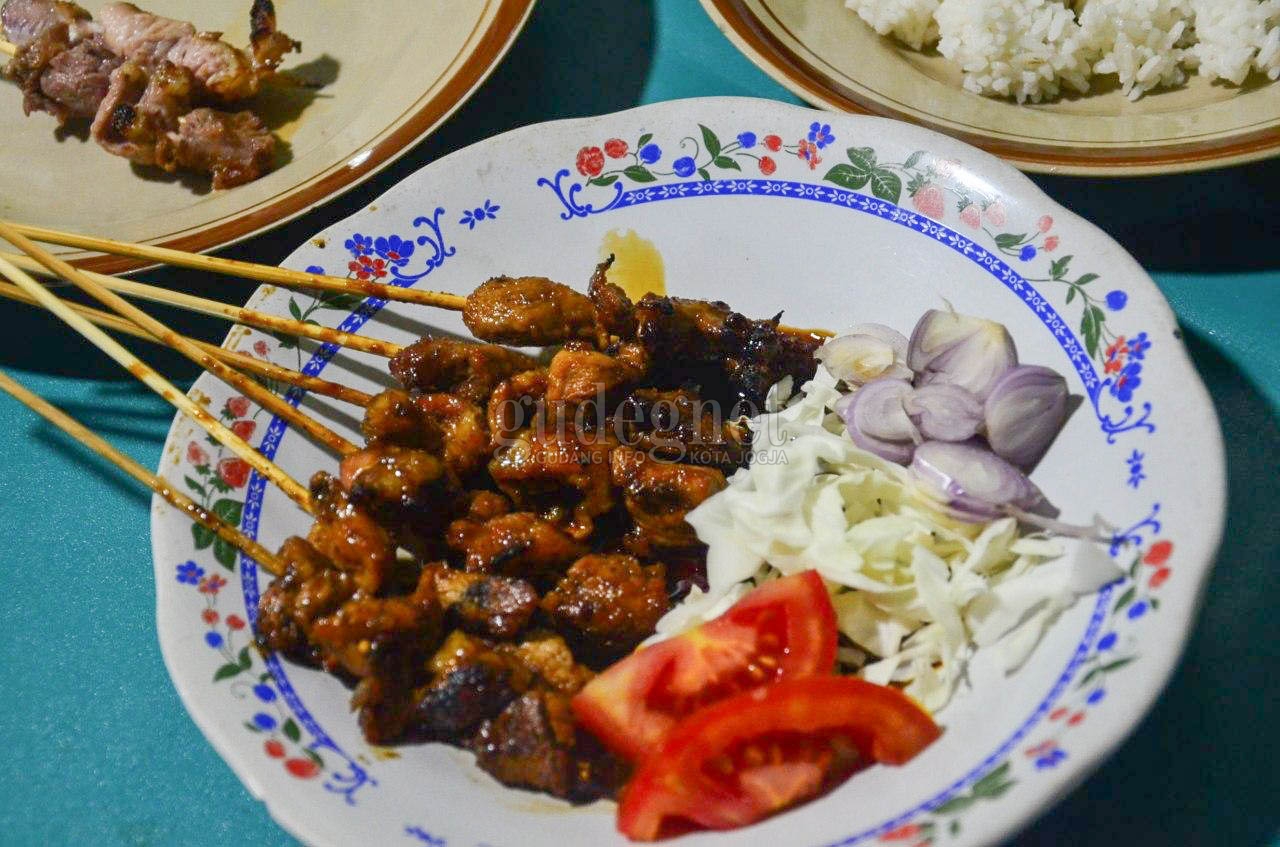 Sate Pak Parno, Lebih dari 30 Tahun Menggoyang Lidah