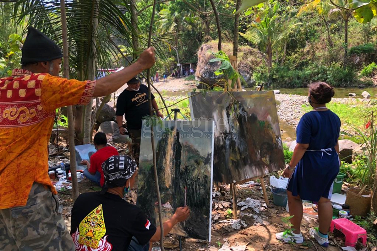 Meriahkan Tradisi Kembul Sewu Dulur Saparan Rebo Pungkasan, Sejumlah Perupa Melukis Bareng