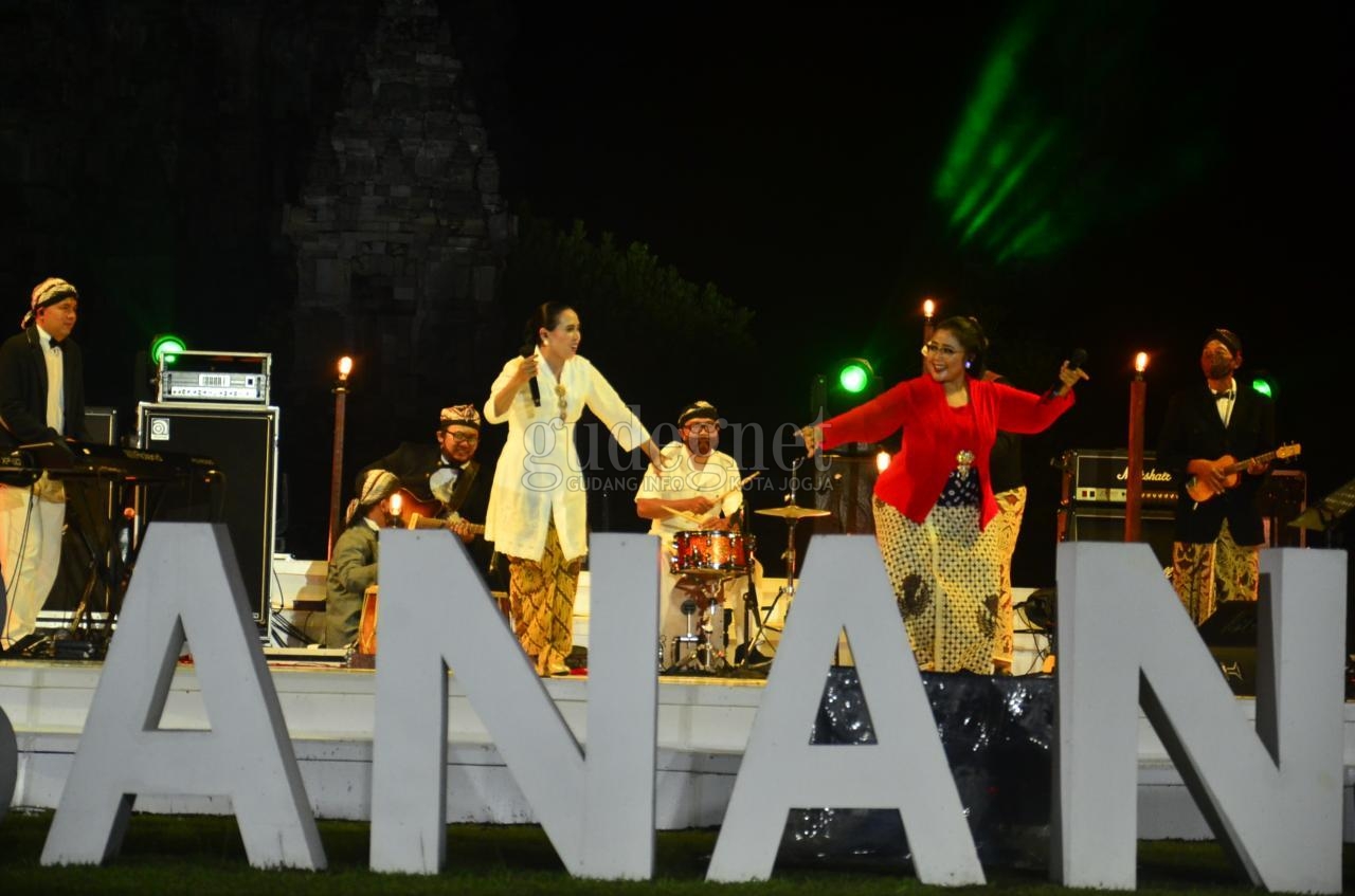 Sinten Remen feat Endah Laras Kenang Djaduk Ferianto di Prambanan Jazz 2020