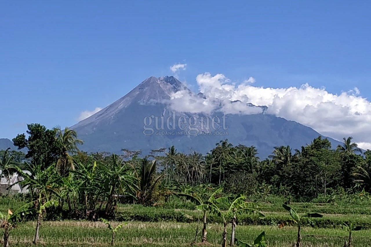 Status Merapi Naik Jadi Siaga, Sultan HB X: Jangan Panik 