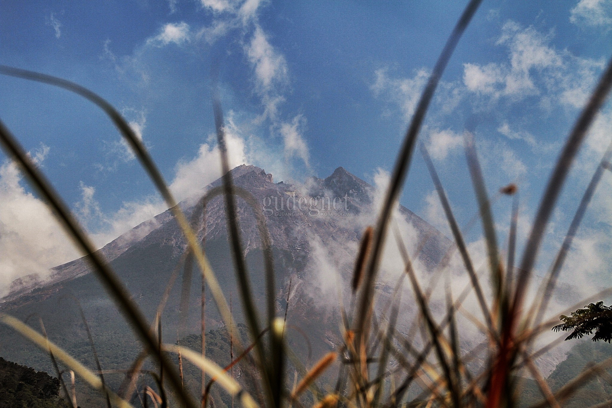 Status Darurat Merapi Diperpanjang Sampai 31 Desember 