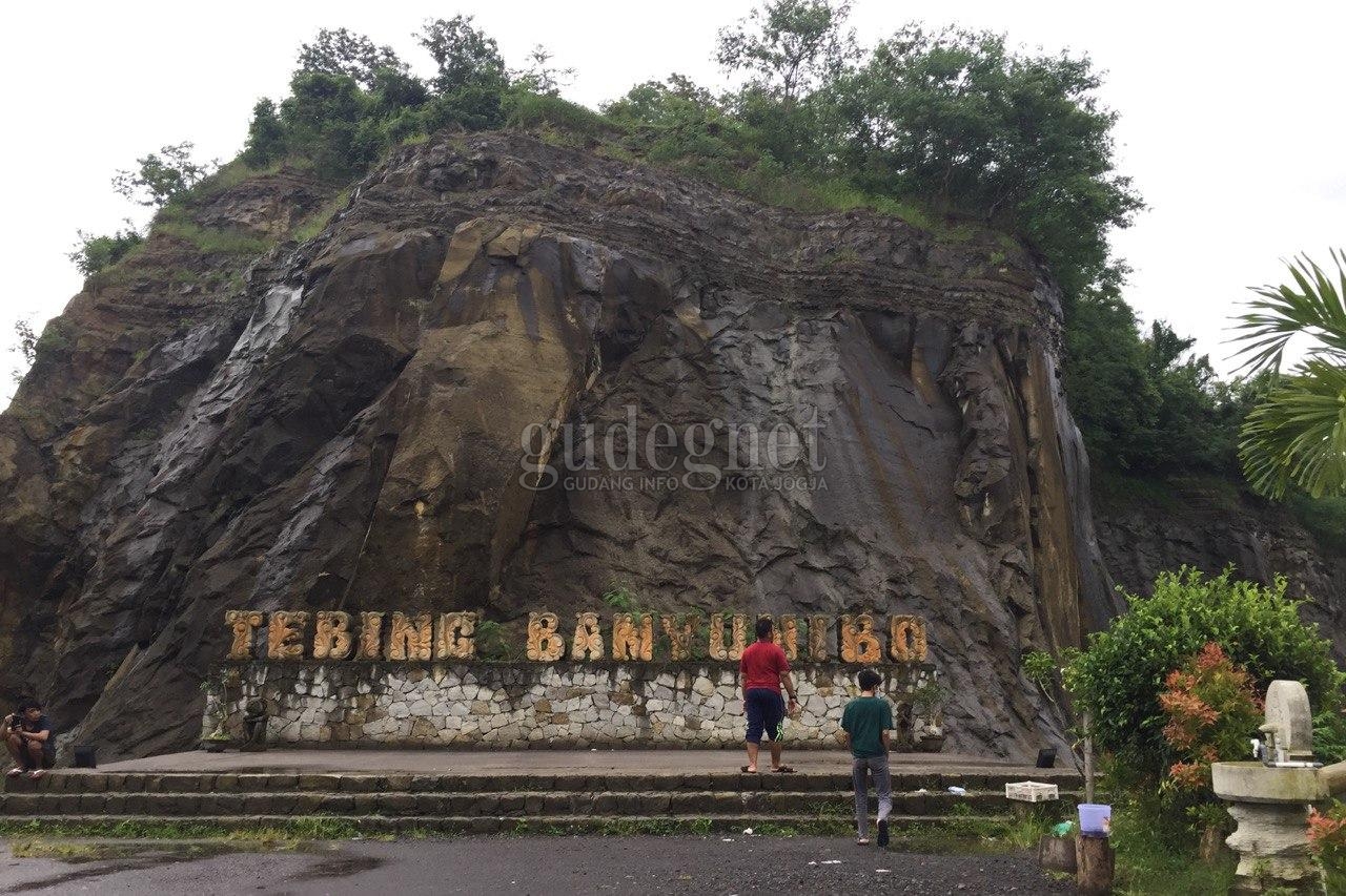 Menikmati Pemandangan Alam dan Kuliner di Tebing Banyunibo