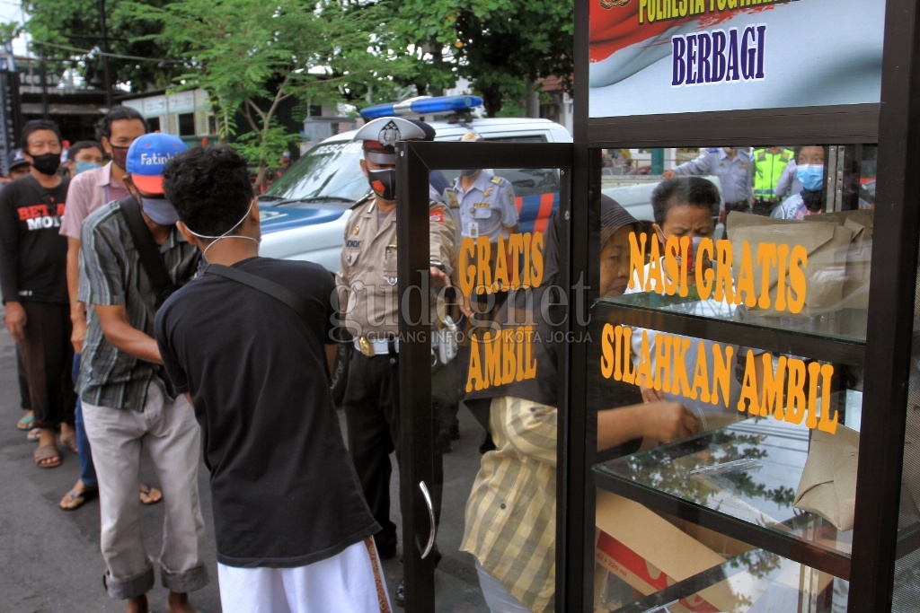 Kotak Berbagi Nasbung Malioboro, Siapa Saja Boleh Ambil