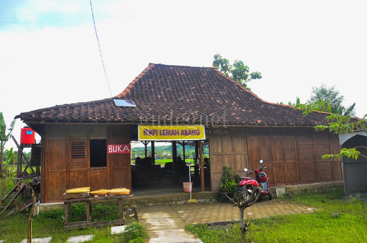 Kopi Lemah Abang, Ngopi dengan Pemandangan Persawahan