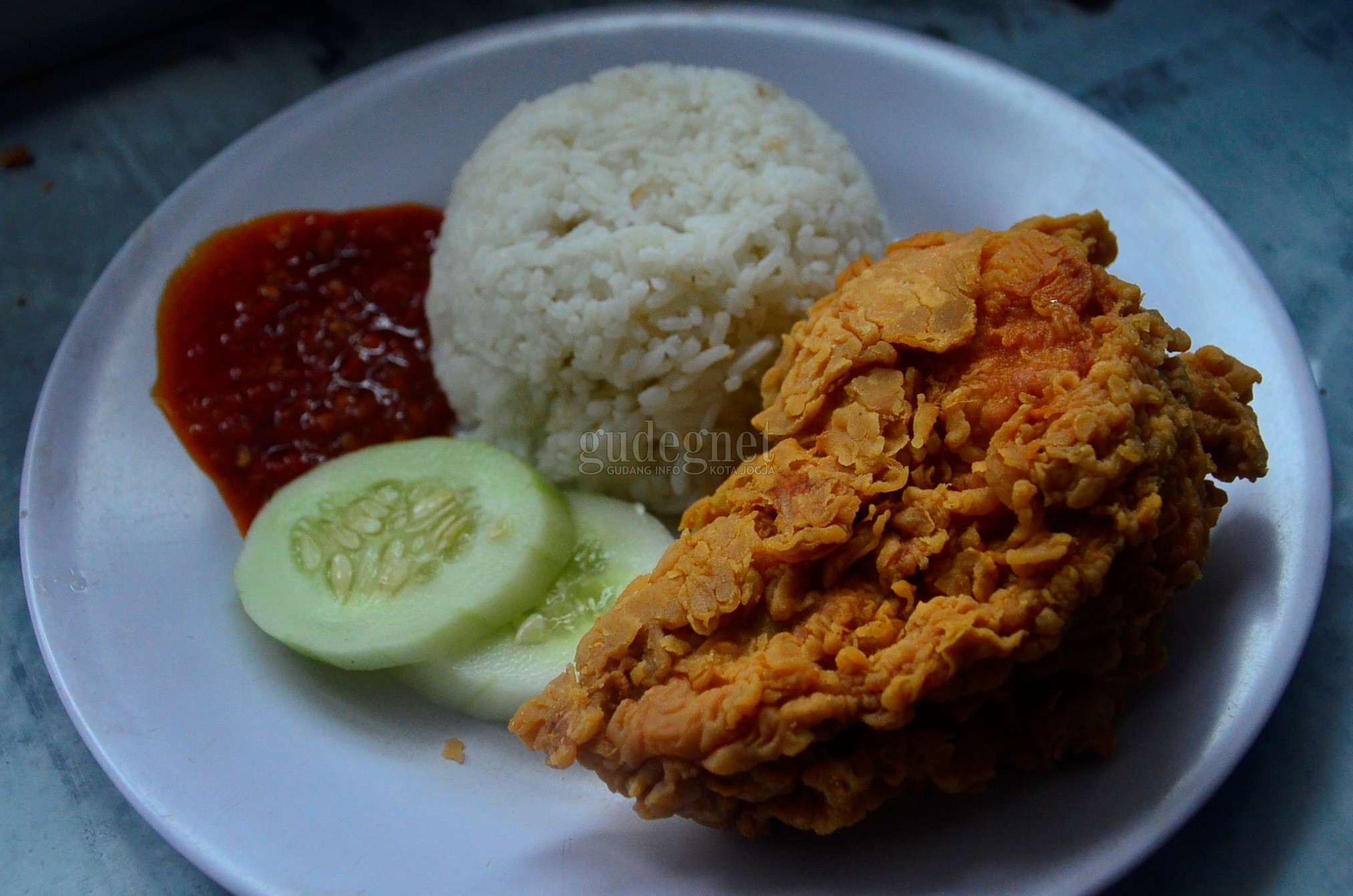 Ayam Goreng Cak Yunus, ‘Chicken Jawa’ yang Ramah di Kantong
