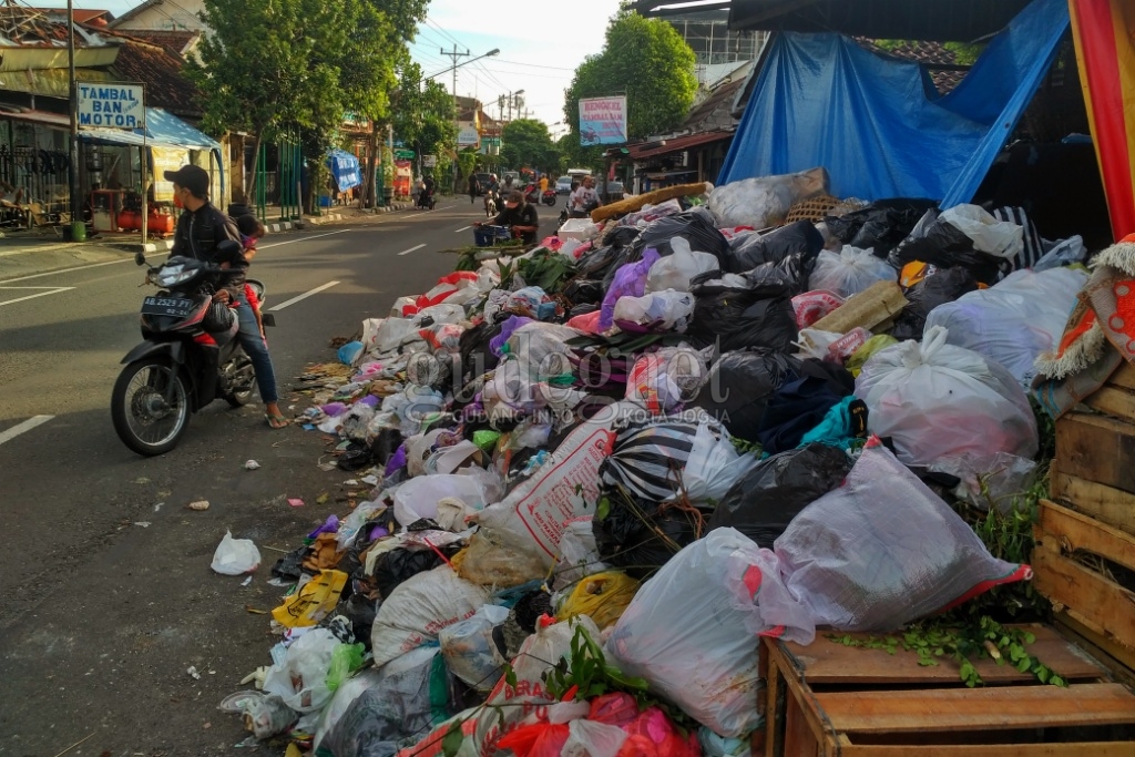 Warga Keluhkan Menumpuknya Sampah di Depo Sampah Lempuyangan 