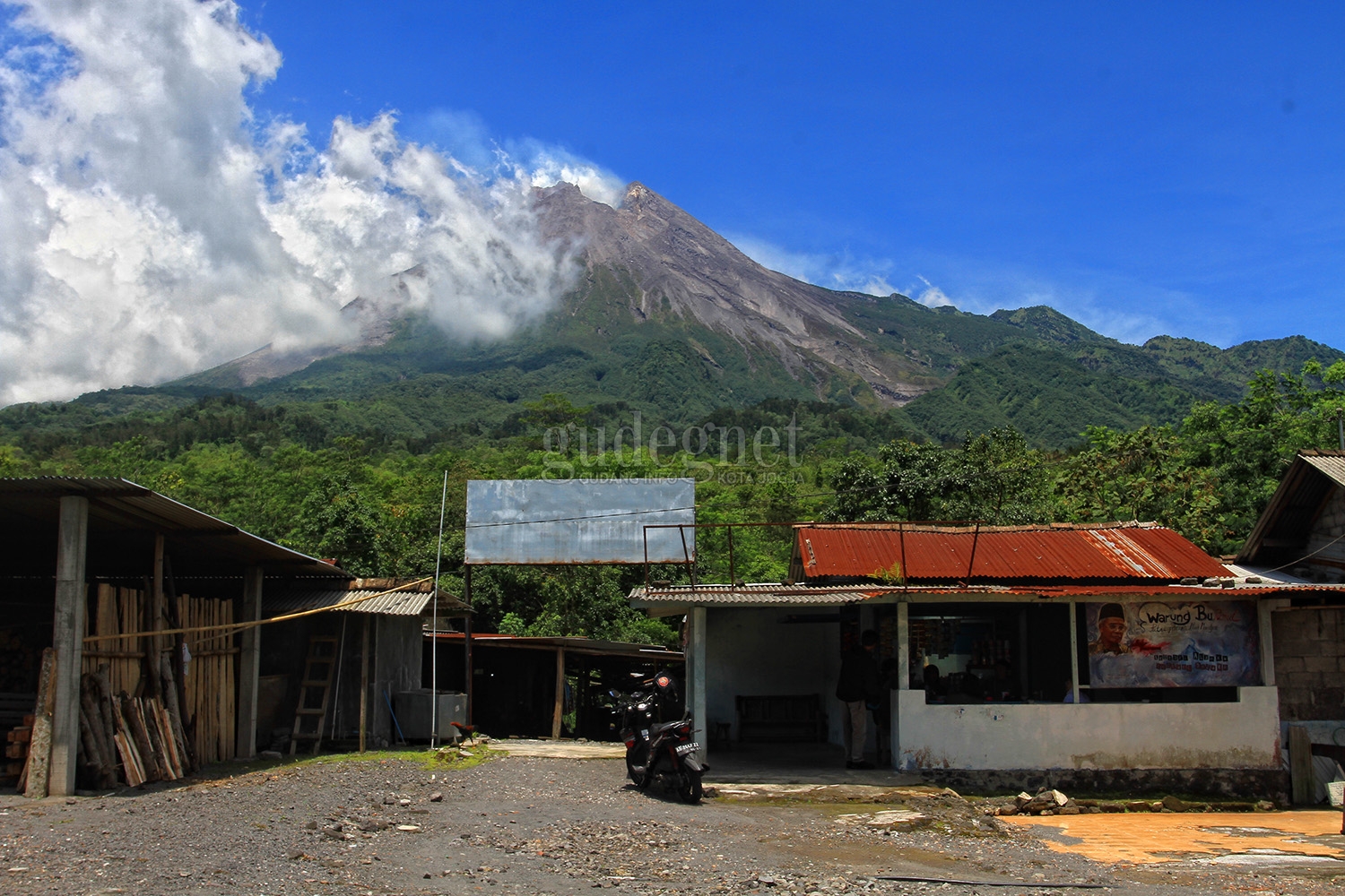 BPPTKG: Belum Terlihat Titik Api Diam di Merapi