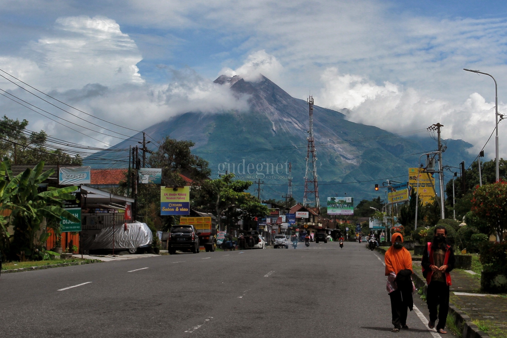 Merapi Kembali Keluarkan Awan Panas Guguran 