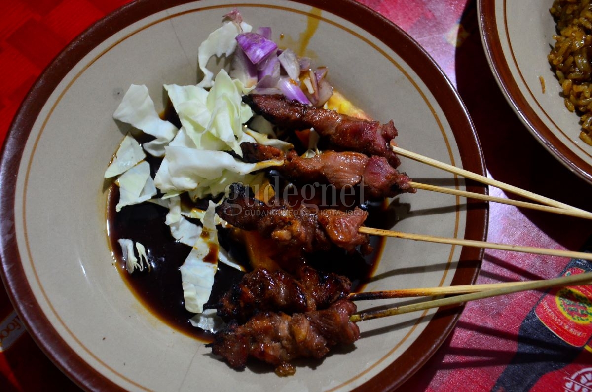 Sate Pak Dakir, Eksis Puluhan Tahun