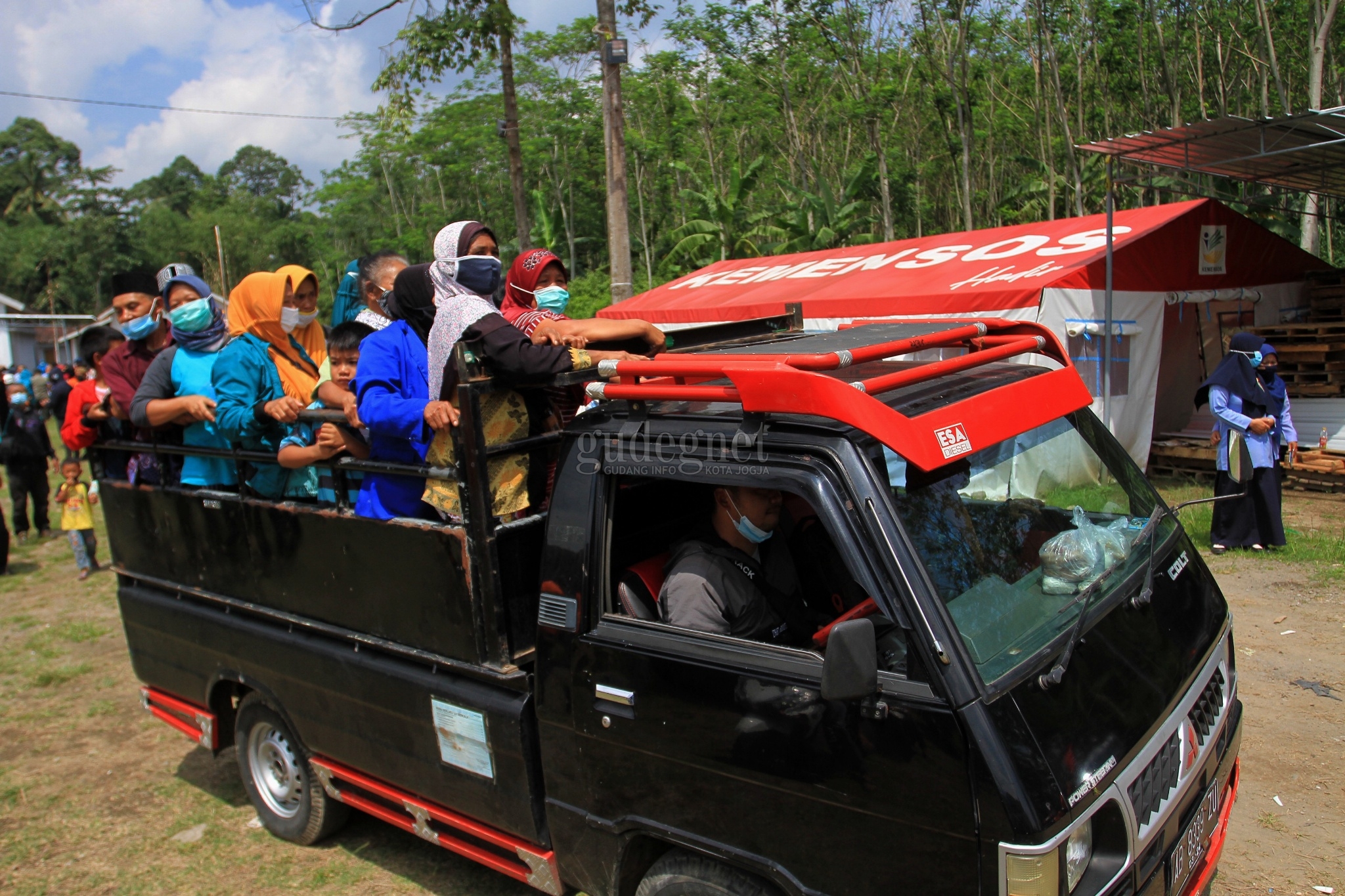 Pengungsi Merapi Barak Glagaharjo Senang Bisa Pulang ke Rumah