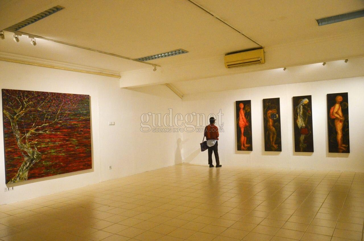 Pameran ‘Sri’ Hadirkan Lukisan dan Sketsa