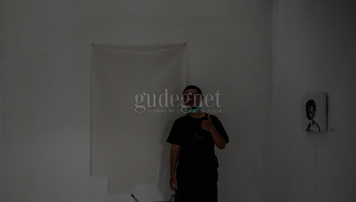 ''Superlopyu'' Pameran Perdana Jono Terbakar: Kanvas Kosong, Hantu, dan Valentine