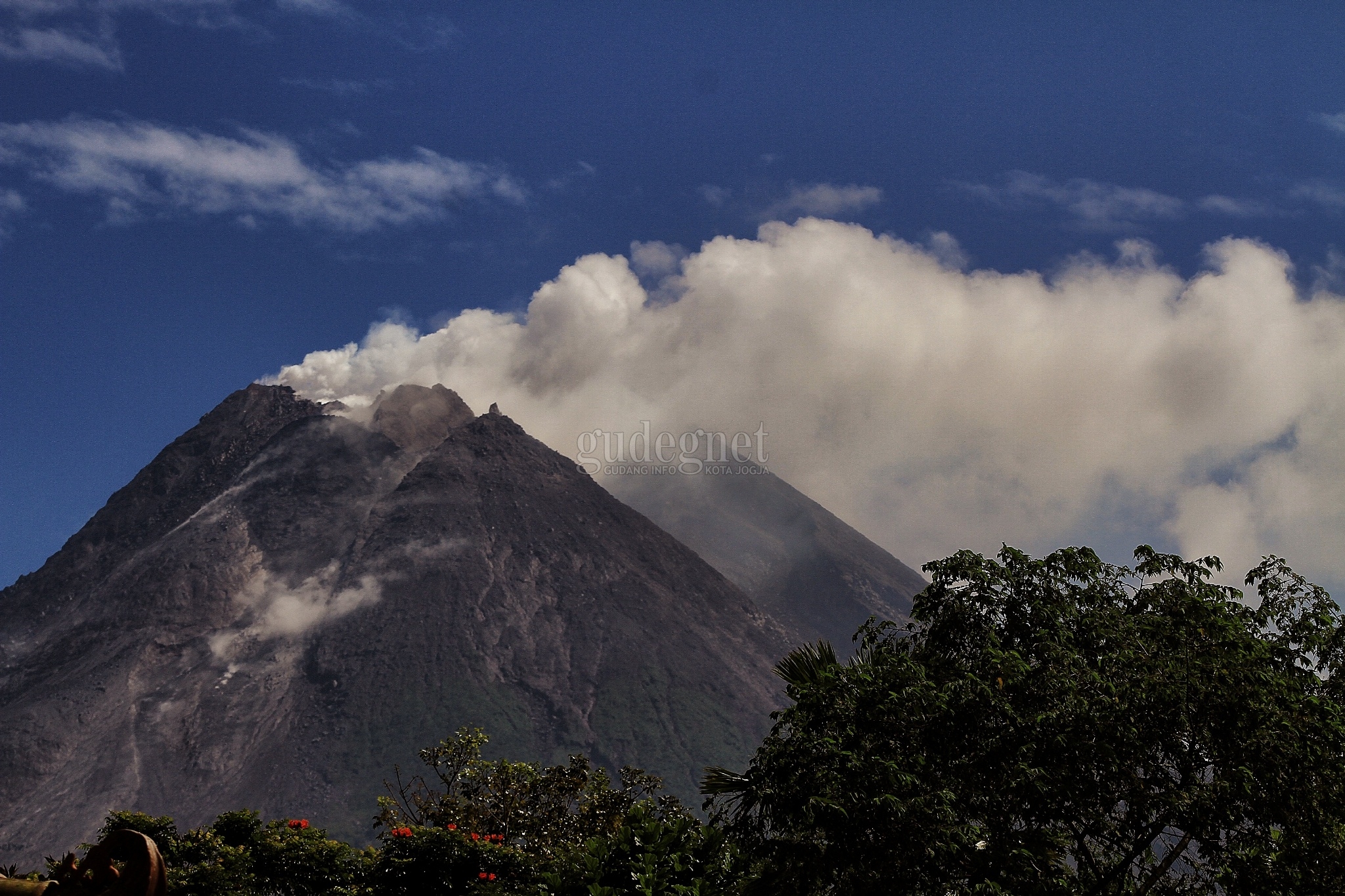 Merapi Muntahkan Dua Kali Awan Panas, Jarak Luncur Maksimum 1.500 Meter