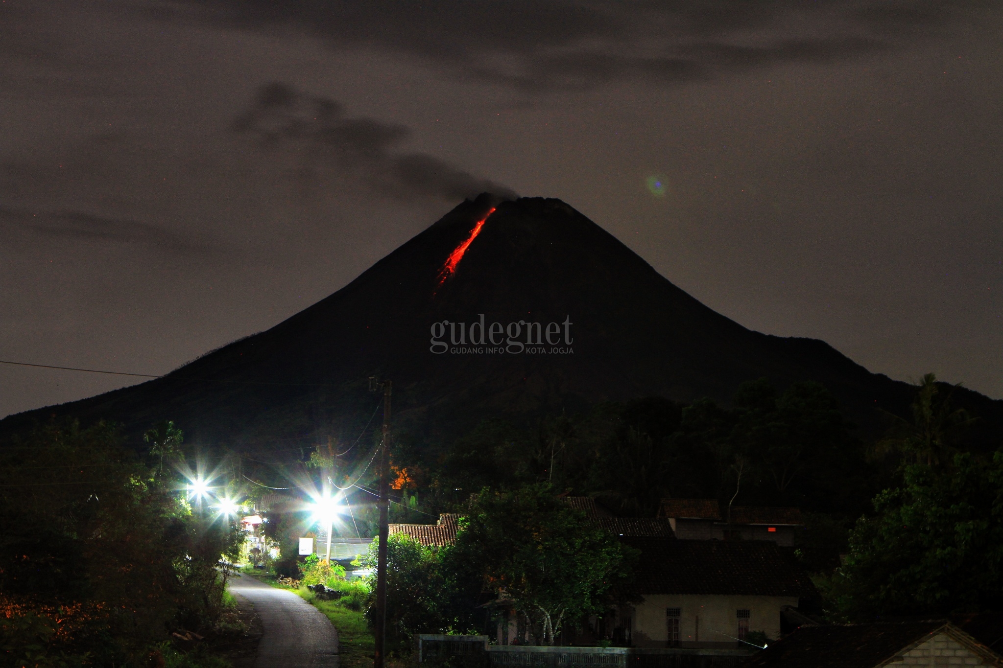 Merapi Keluarkan Enam Kali Awan Panas Dalam Sepekan 