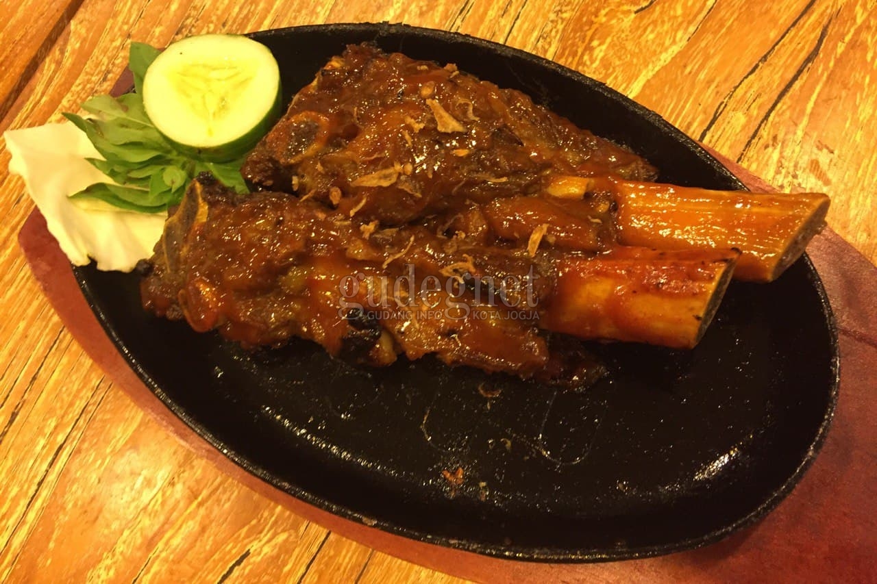 Tekko, Sajian Nusantara dengan Menu Spesial Iga 