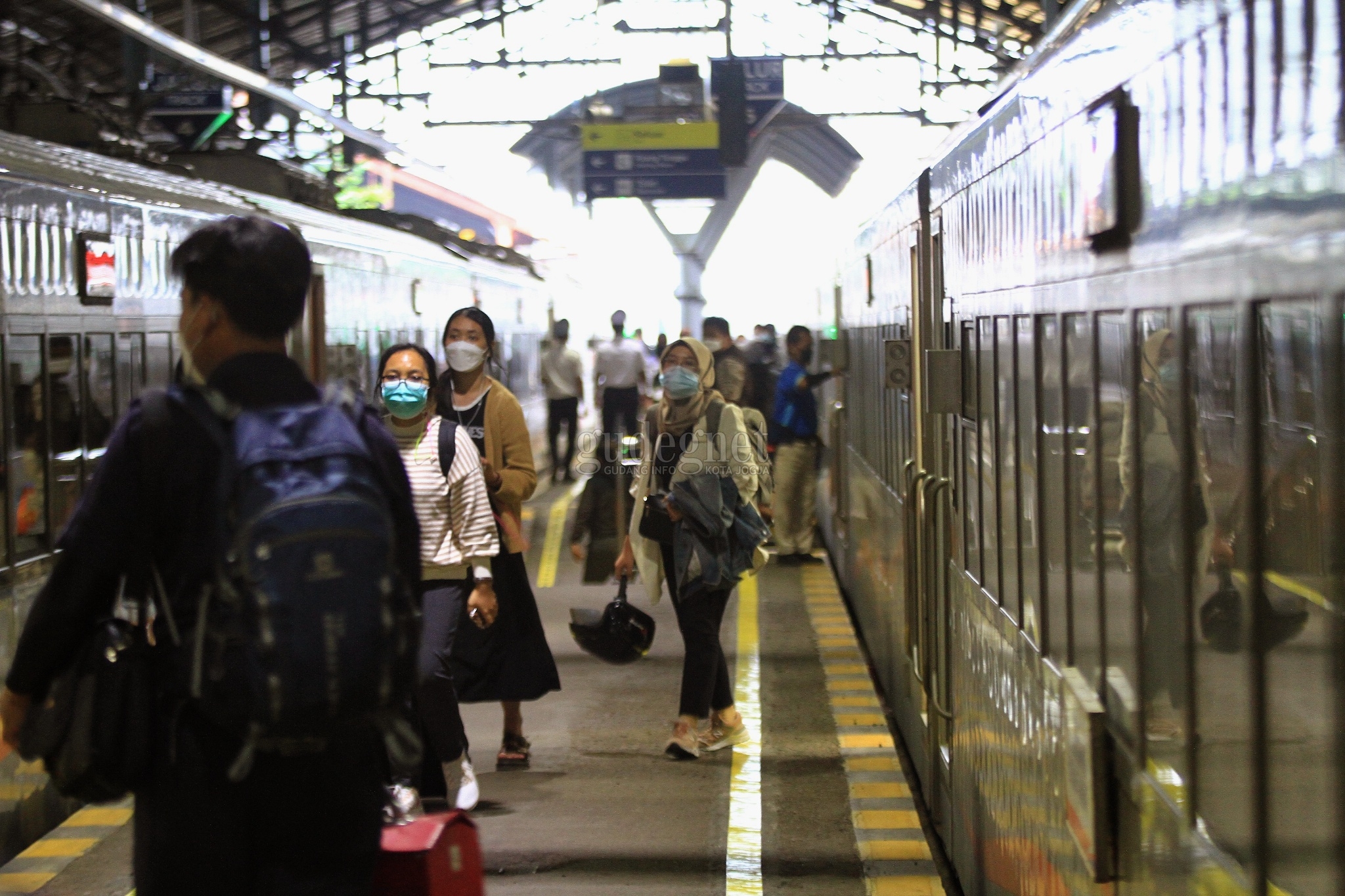 Pemudik Memadati Stasiun Tugu Yogyakarta