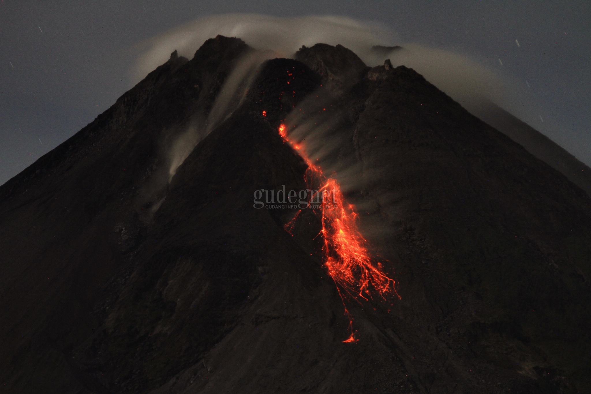 Merapi Muntahkan Awan Panas, Jarak Luncur 1.500 Meter 