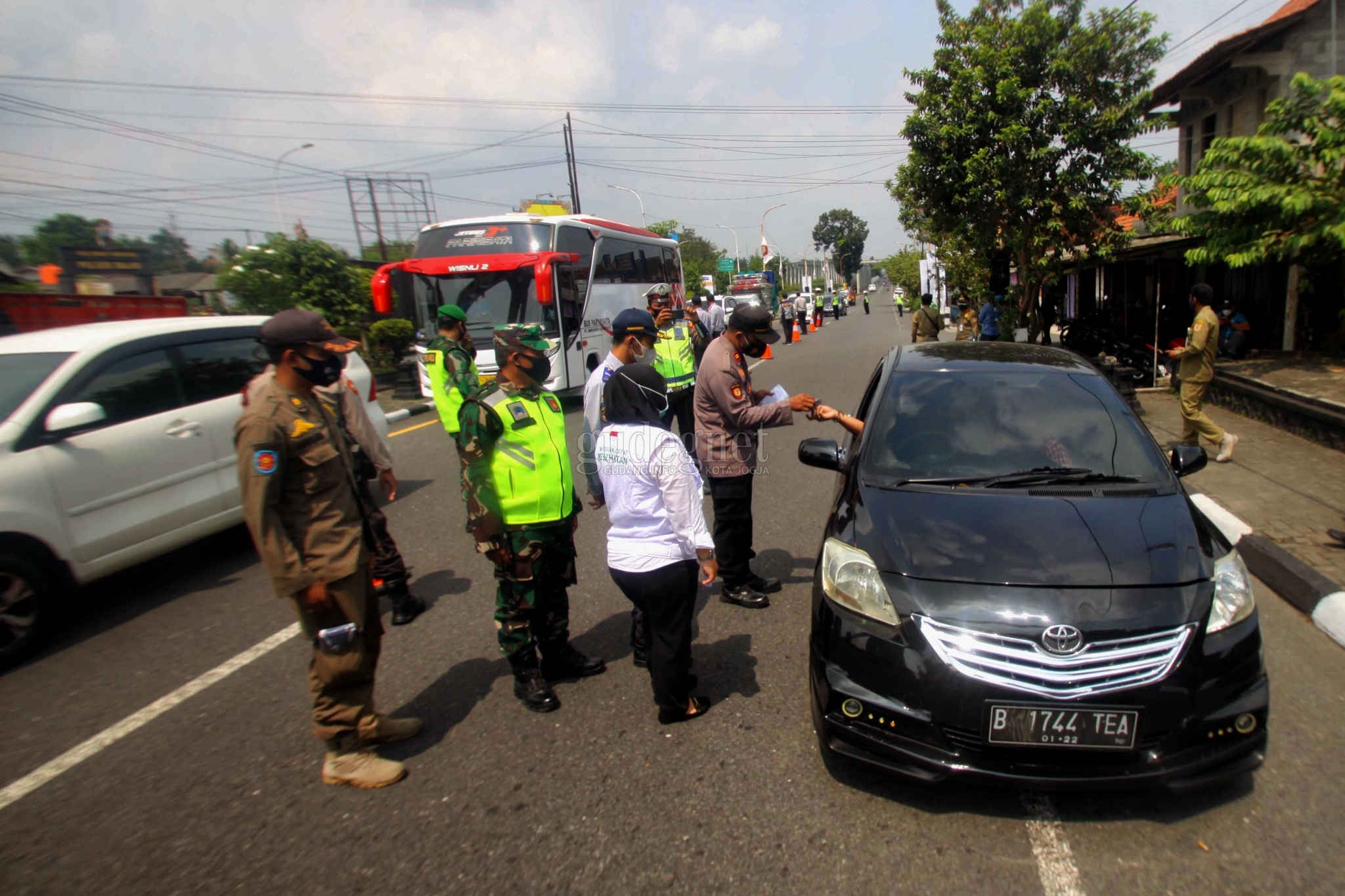 Puluhan Kendaraan Luar DIY Dipaksa Putar Balik 