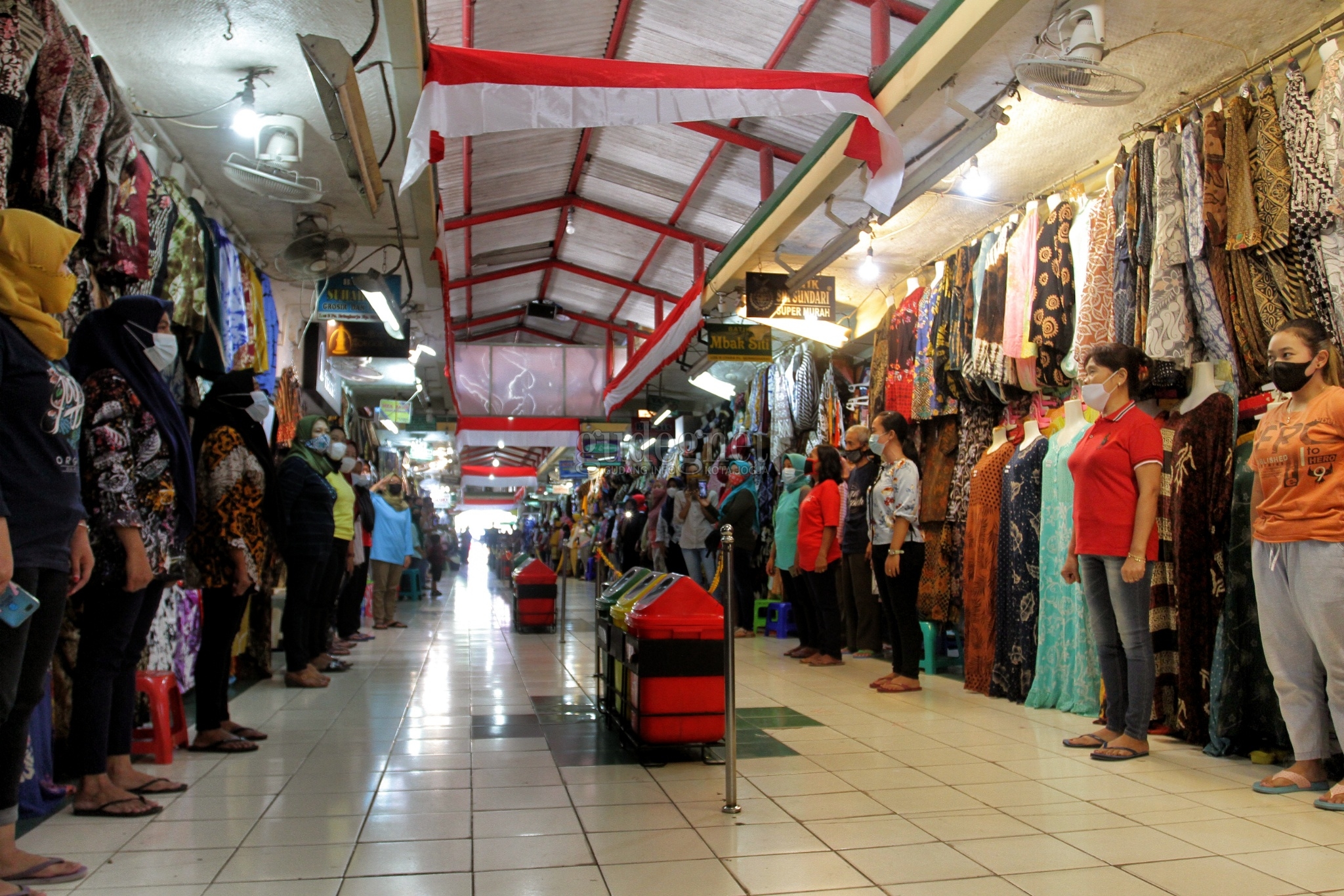 Indonesia Raya Berkumandang, Pedagang Beringharjo: Siap Grak!