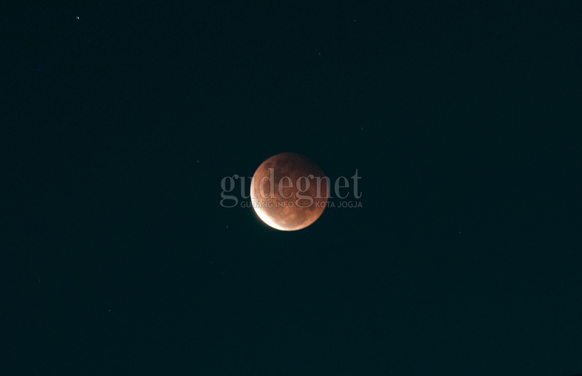 Ini Penampakan Gerhana Bulan Total Saat Super Blood Moon, Fenomena 195 ...