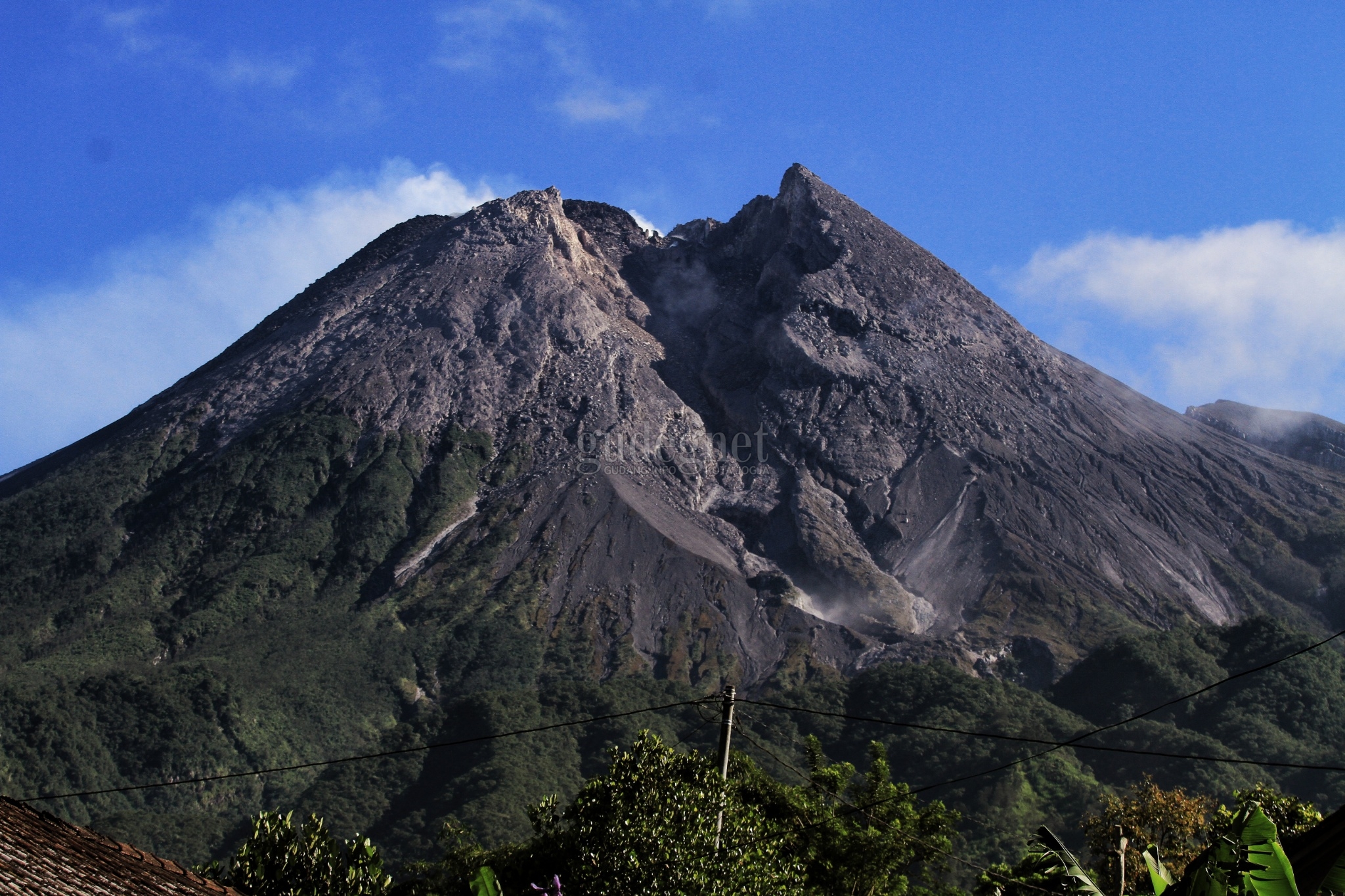 Merapi Keluarkan Awan Panas, Jarak Luncur 1 Km Arah Tenggara