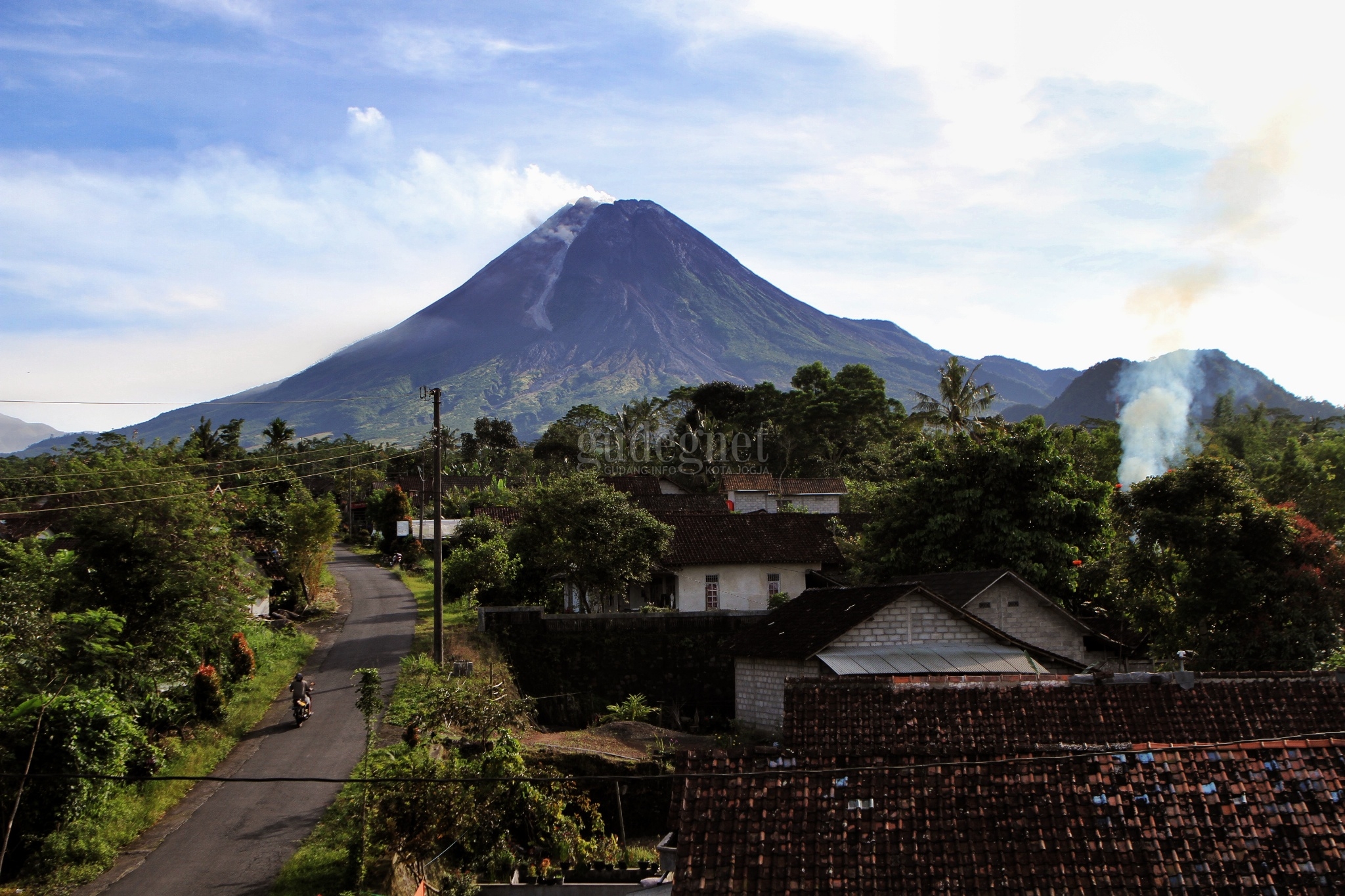 Merapi Luncurkan Tiga Kali Awan Panas, BPPTKG: Ini Normal dan Wajar