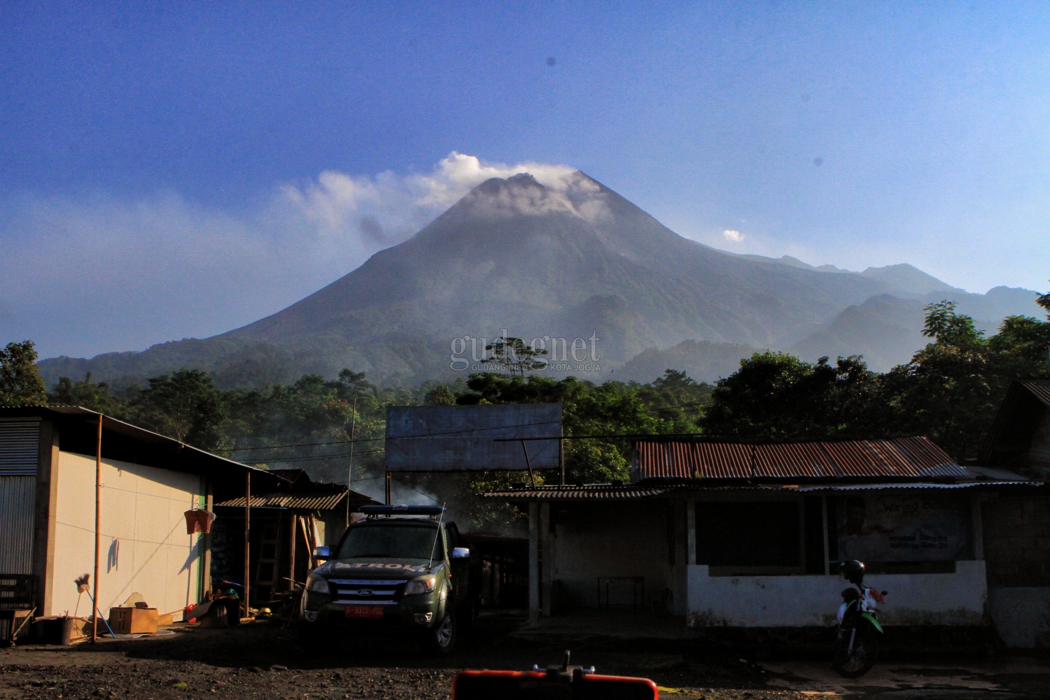 Merapi Muntahkan 6 Kali Awan Panas, Jarak Luncur Maksimum 1,5 Km