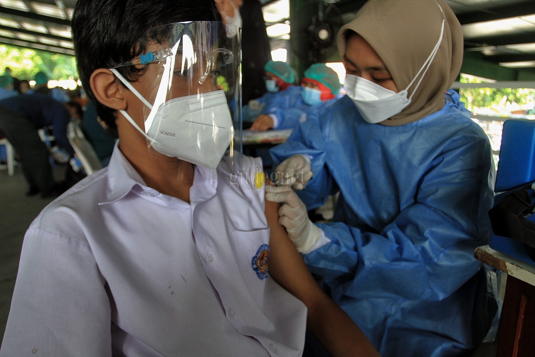 Ratusan Pelajar Yogyakarta Ikuti Vaksinasi Massal 