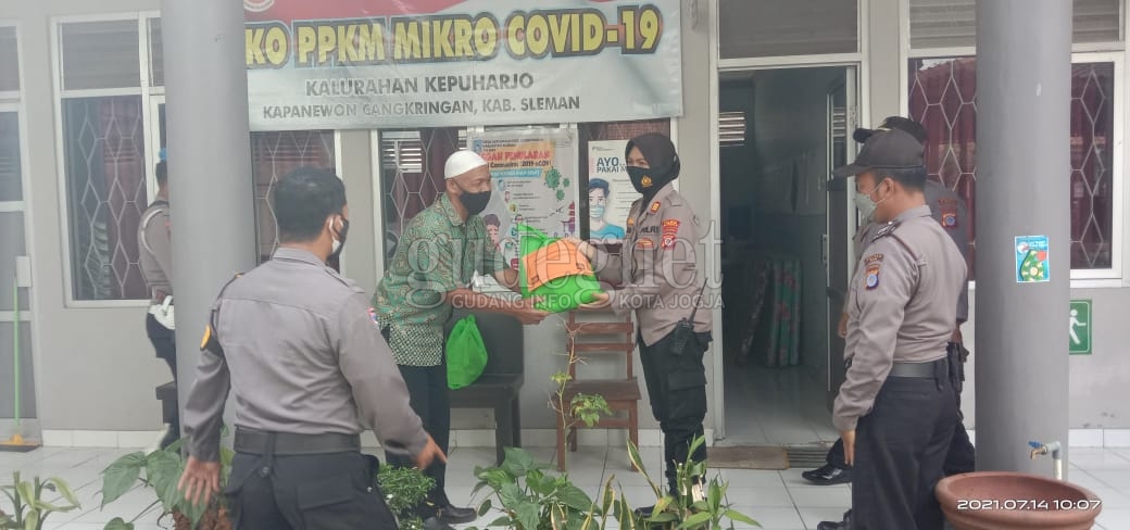 Polsek Cangkringan Edukasikan PPKM Darurat Lewat Gerakan Mari Berbagi