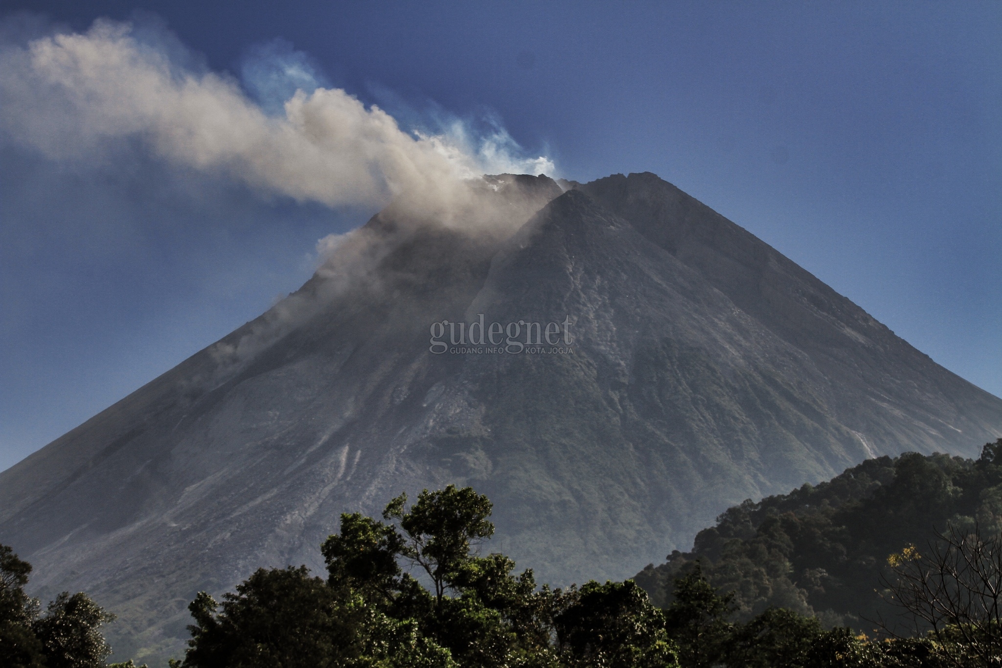 Aktivitas Merapi Masih Tinggi, Pekan Ini Terjadi 28 Kali Awan Panas