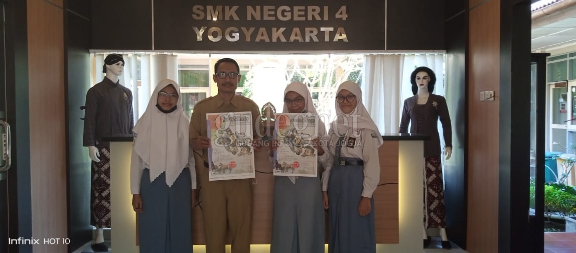 Tabloid 'CaraKita': Cara Remaja Berbagi Cerita Menggunakan Aksara Jawa