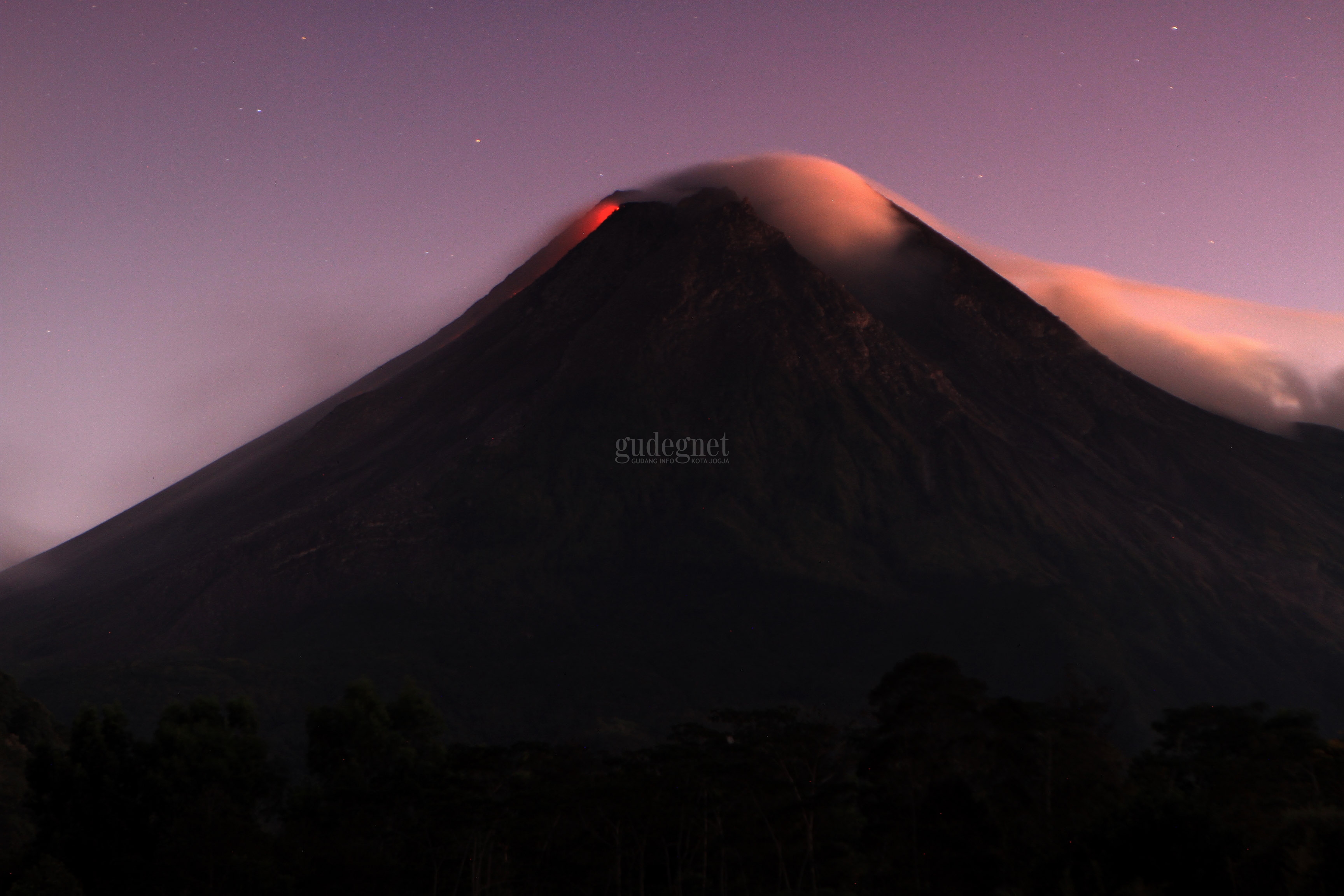 Merapi Luncurkan Awan Panas Sejauh 3,5 Km, Terjauh Kedua di 2021