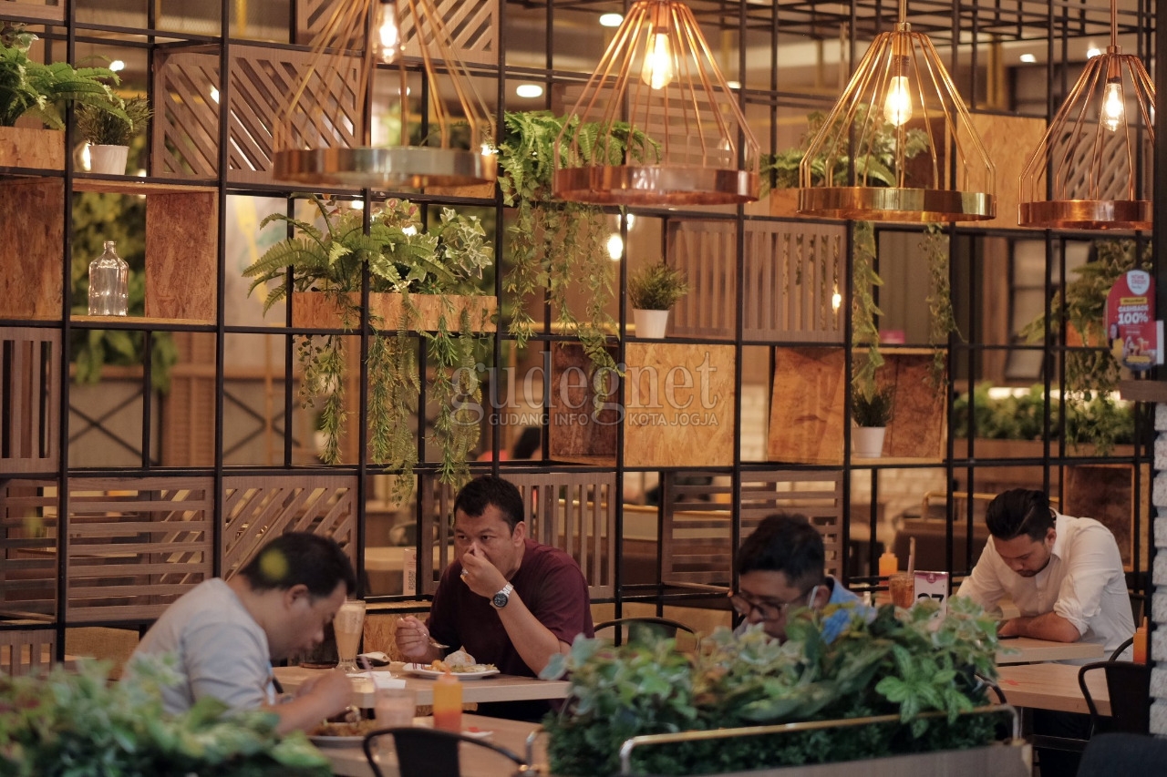 Resto di Plaza Ambarrukmo Menerima Makan di Tempat dengan Promo Menarik