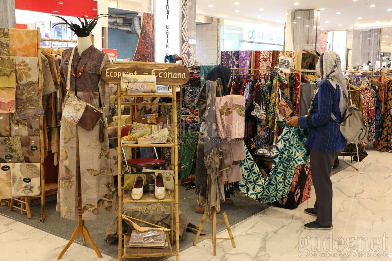 Peringati Hari Batik Nasional, Malioboro Mall Gelar Pameran Batik