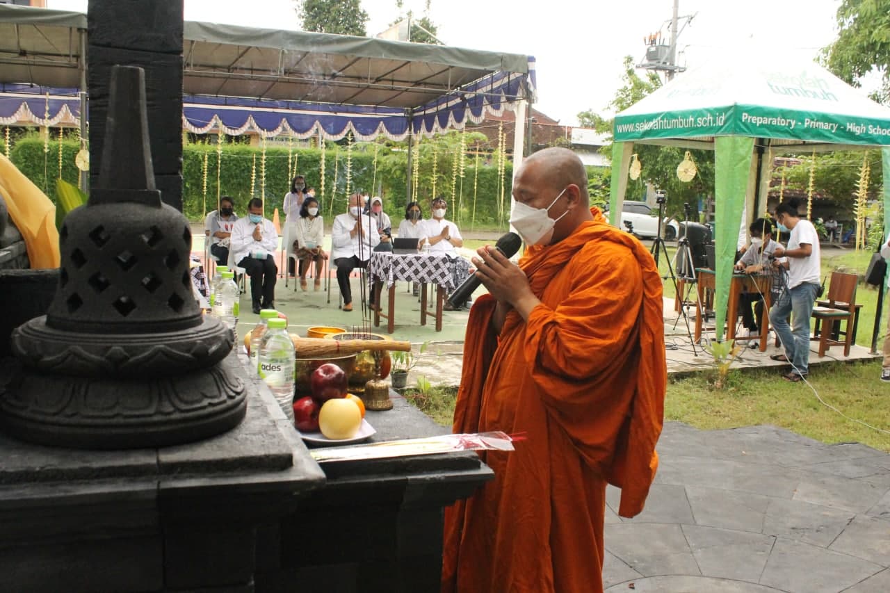 Wujud Toleransi Keberagaman, Sekolah Tumbuh Resmikan Buddhastupa Nyanasambhara