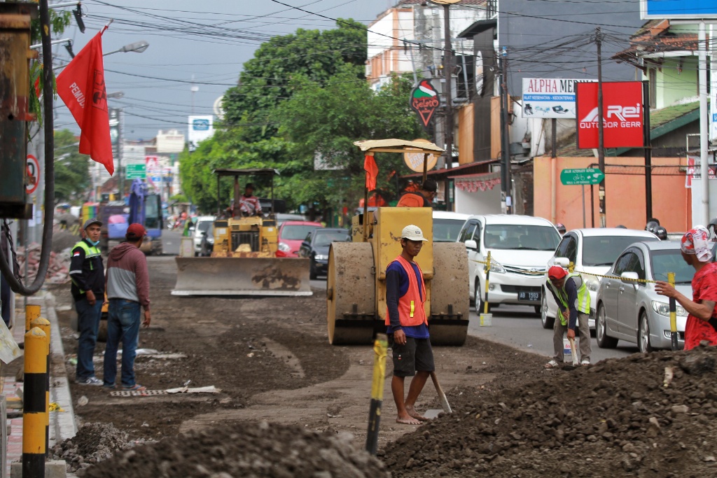 Jalan Dr. Wahidin Sudirohusodo Diperbaiki, Target Selesai Akhir November